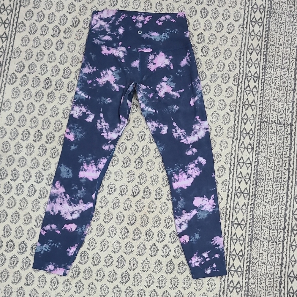 Lululemon Athletica Tie-Dye Leggings in Blue and Pink - Picture 4 of 8
